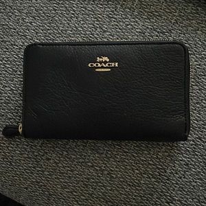 Coach new with tags black medium ID zip wallet